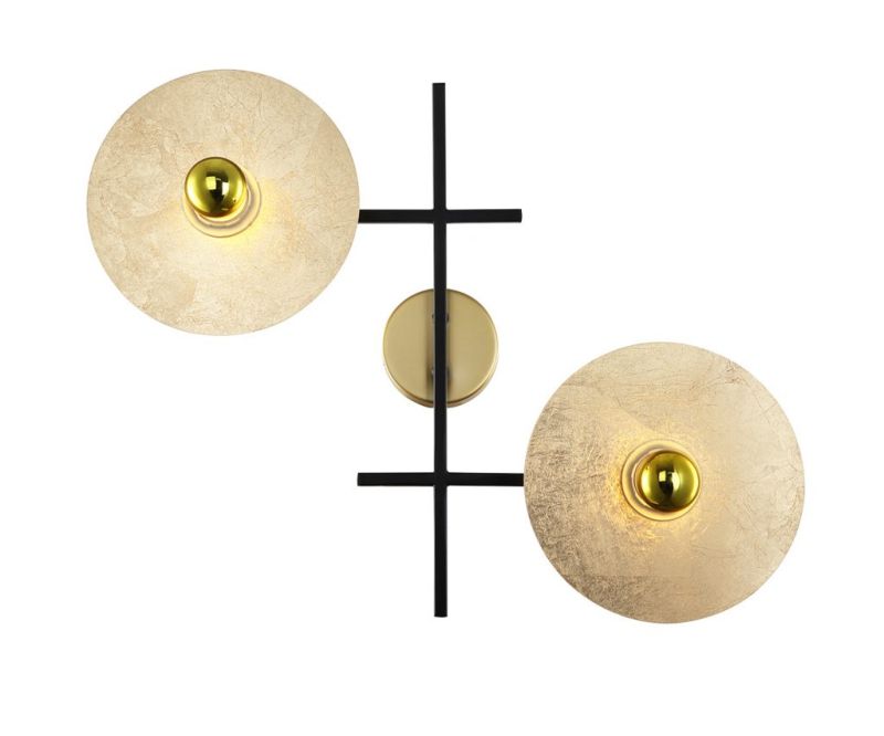 Φωτογραφία από Wall lamp with flower pot